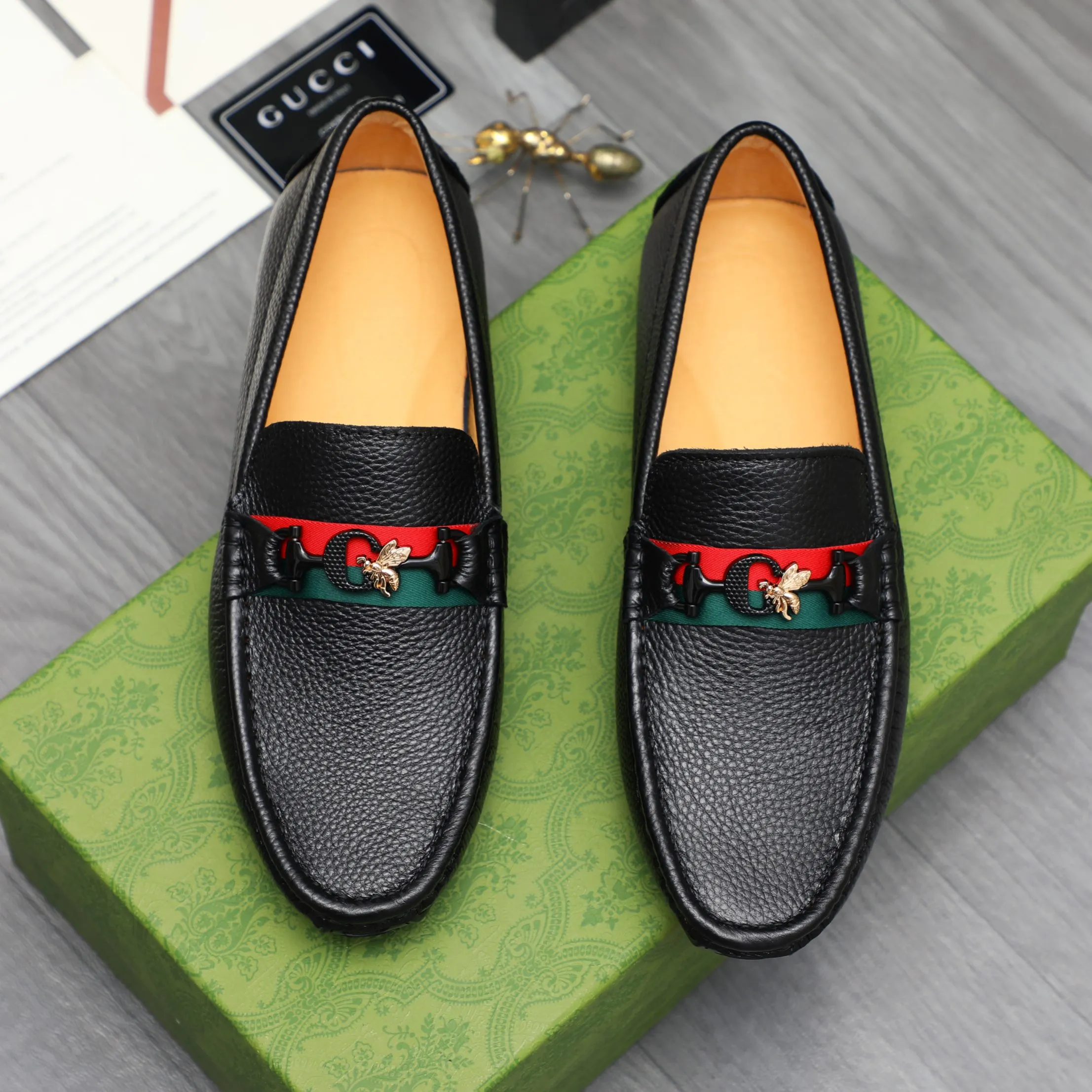 Men's shoes 💰360 Product trademark: GUCCI "Gucci" casual slip-on men's shoes Regular size: 38-45 Product materials: Selected pebbled cowhide upper, pigskin lining, rubber outsole